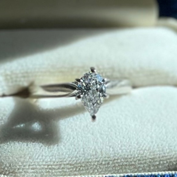 GIA Certified Diamond Ring - Picture 3 of 4